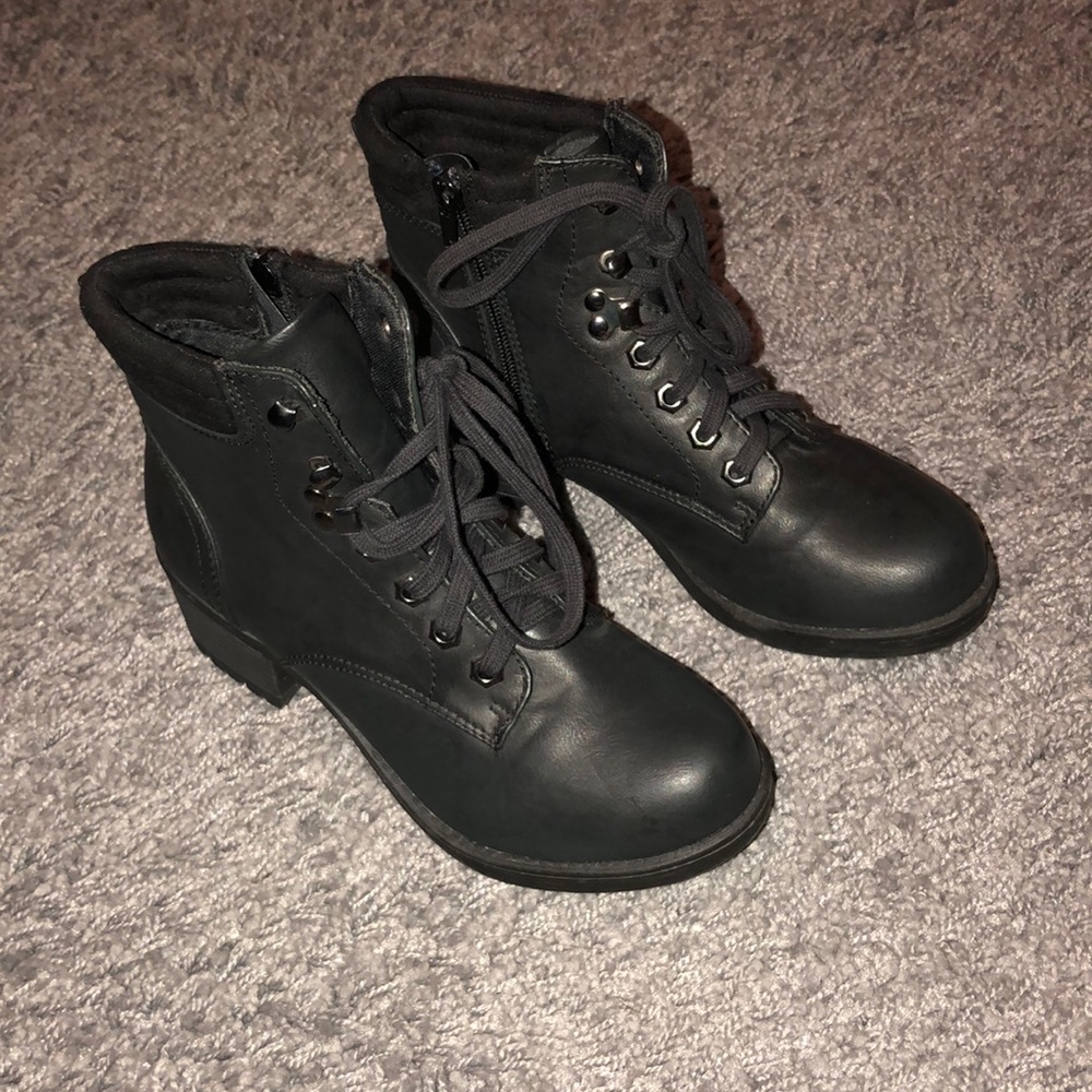 Combat boots!!